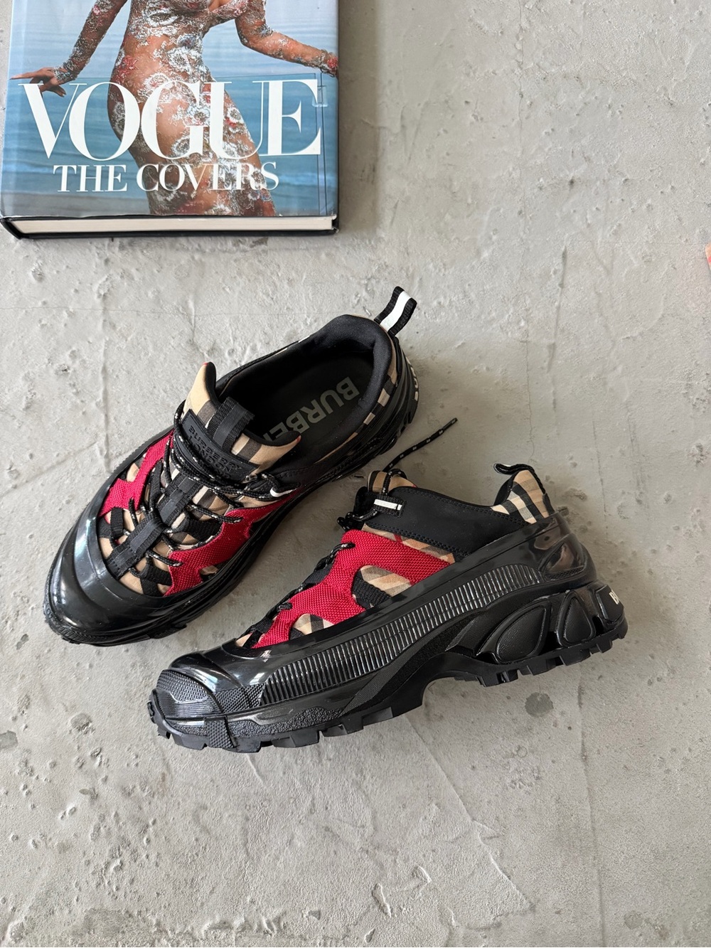 Burberry Black/ Red Sneakers with Check Accents size 40 or 7US - Picture 1 of 7